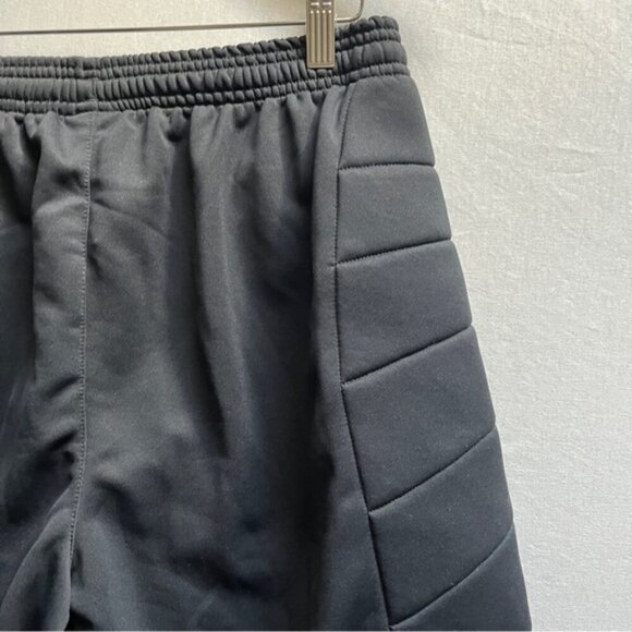 NWT Umbro padded soccer shorts Sz L - Picture 2 of 7